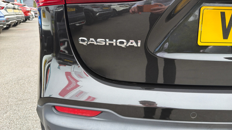 Nissan Qashqai 1.3 DiG-T Acenta Premium 5dr Petrol Hatchback